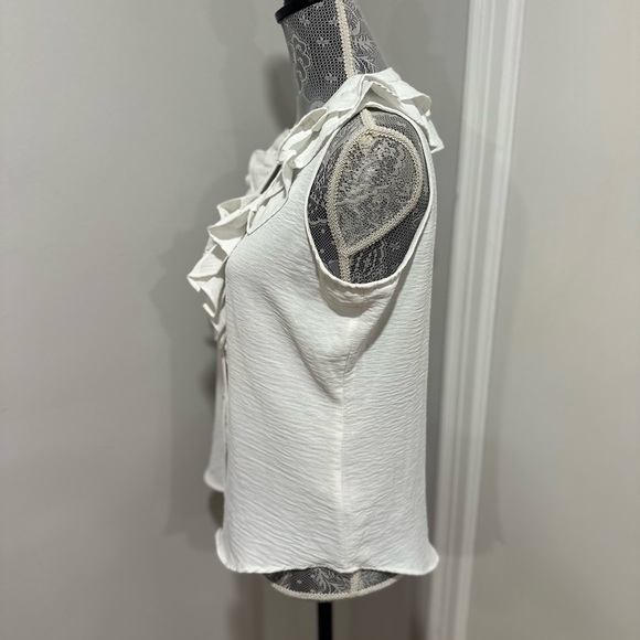 Tommy Hilfiger Women’s Sz: S White Ruffle Trim V-Neck Crinkled Sleeveless Top. - Picture 4 of 9